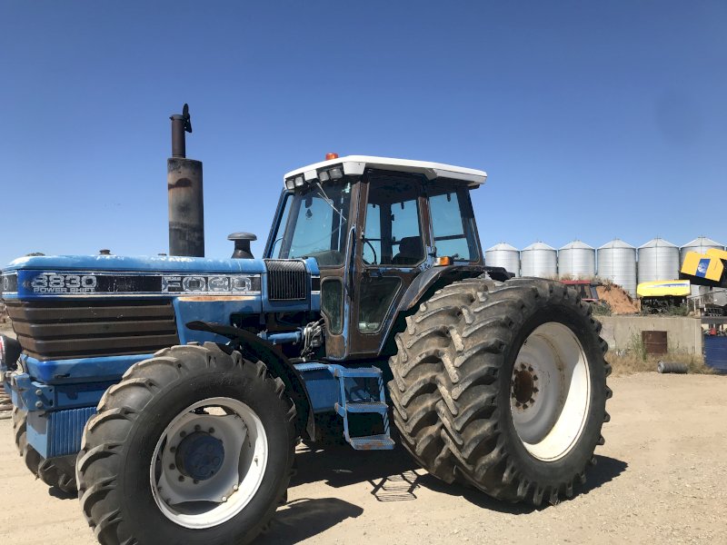 Ford 8830 Powershift Tractor