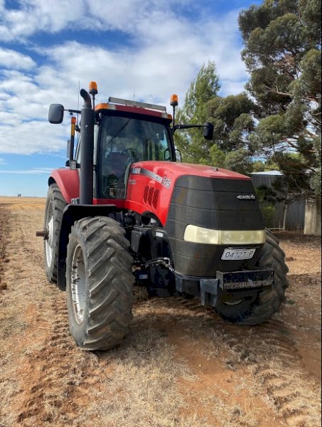 2010 Case IH Magnum 215 Tractor