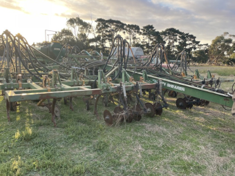8m John Shearer Airseeder Bar Only