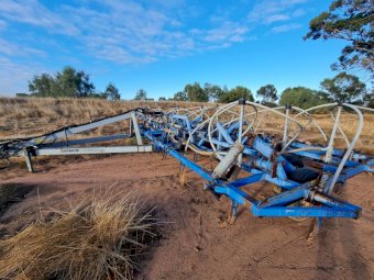 35ft Gason Cultimaster 5100 Seeder Bar with 1850 Air Cart