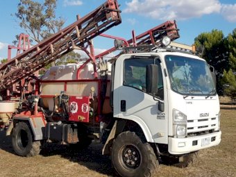 2011 Isuzu NPS 300 Truck Mounted Boom Spray