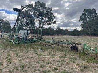 Smale 40ft Prickle Chain with PJ Green Small Seed Box