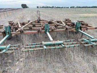 International 29 Tyne Scarifier