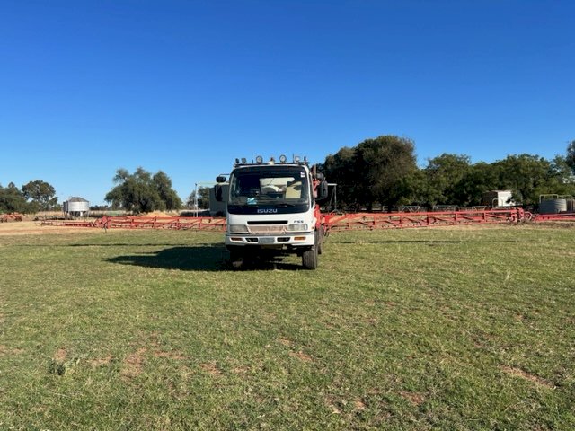 Isuzu FSS 550 4x4 truck with 30 mt boom and 5000 lt Tank