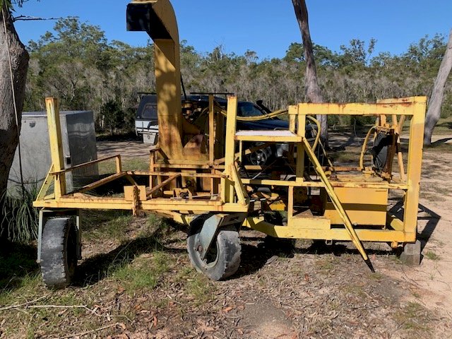 Oil extraction unit and harvester