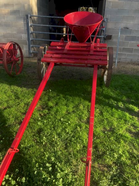 Horse drawn Horwood, Bagshaw spreader