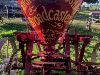 Horse drawn Horwood, Bagshaw spreader