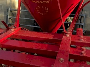 Horse drawn Horwood, Bagshaw spreader