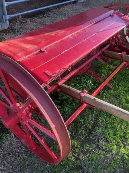 Horse drawn drop super spreader