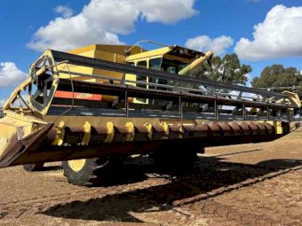 New Holland TR 95 Header with 30' 806 Front