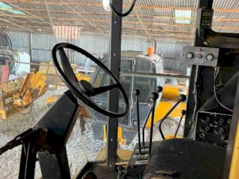 New Holland TR 95 Header with 30' 806 Front