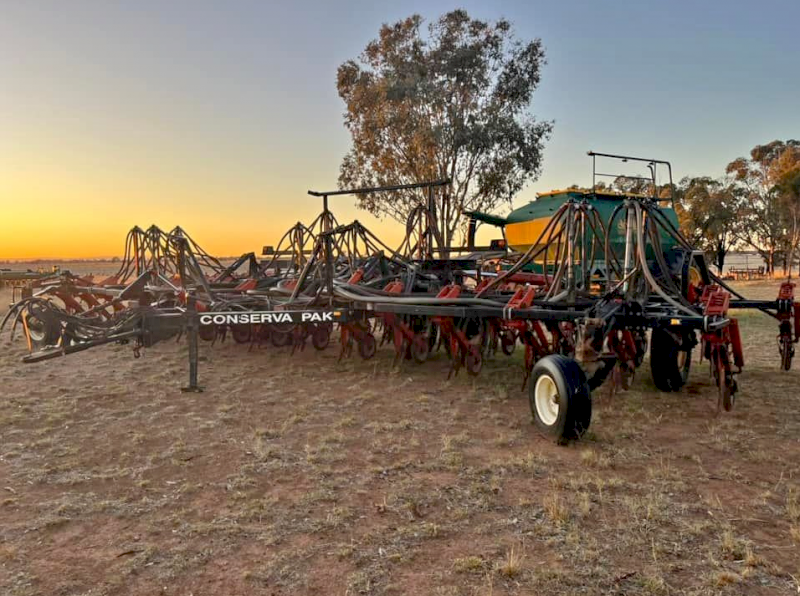 12m Conserva Pak Bar with 12000L Simplicity Air Cart