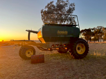 12m Conserva Pak Bar with 12000L Simplicity Air Cart