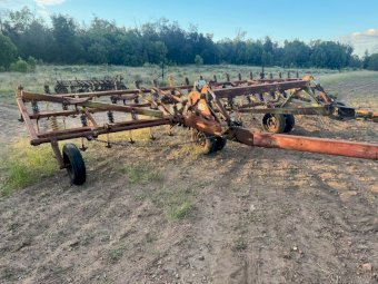 27ft Alfarm 3 Row Cultivator with Air Cart