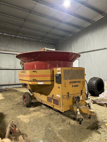 Under Auction - (A226) 2019 Haybuster H-1000 Tub Grinder 