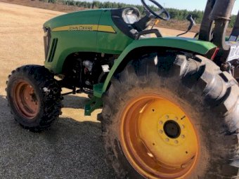 Under Auction - (A223) 2016 John Deere 4105 Tractor 