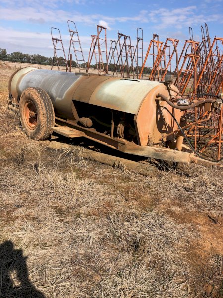 Under Auction - (A223) 2000Ltr Orchard Sprayer 