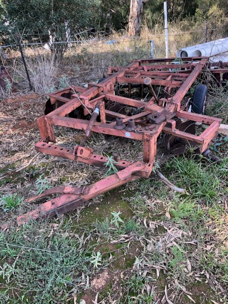 Under Auction - (A223) 24 Plate International 3-4 Offset Discs 