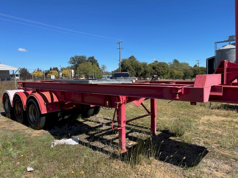 1992 White Skel Trailer