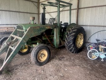 John Deere 2020 Tractor with FEL