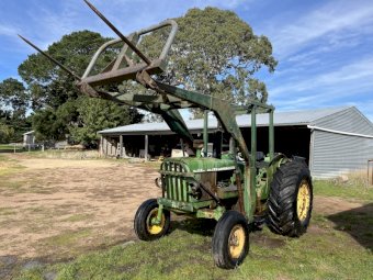John Deere 2020 Tractor with FEL