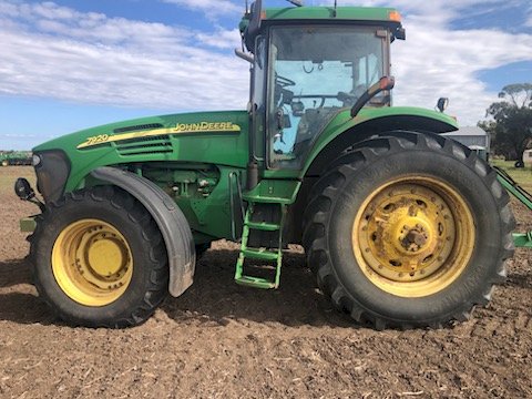 2004 John Deere 7920 Tractor