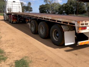 1996 Krueger 45ft Flat Top Trailer