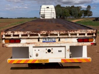 1996 Krueger 45ft Flat Top Trailer