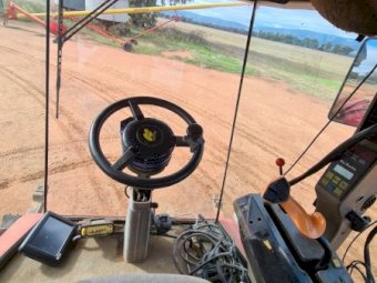 Macdon 9352 Windrower 30' Front