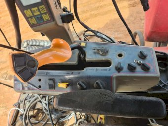 Macdon 9352 Windrower 30' Front