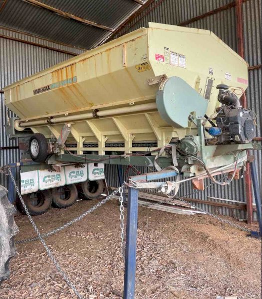 Marshall 810 TM Spreader Farm Tender