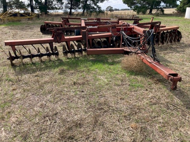 International 770 Offset Discs