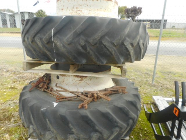 Under Auction - (A225) Dual Wheel Set 18.4 X 38 