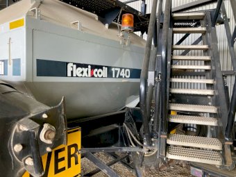 Flexicoil ST820 10m Bar with 1740 Cart