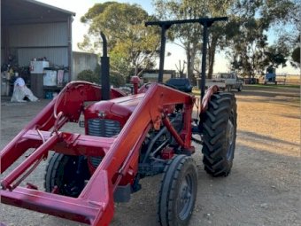 Under Auction - (A225) Massey Ferguson 35 Tractor With Loader 