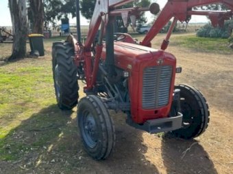 Under Auction - (A225) Massey Ferguson 35 Tractor With Loader 