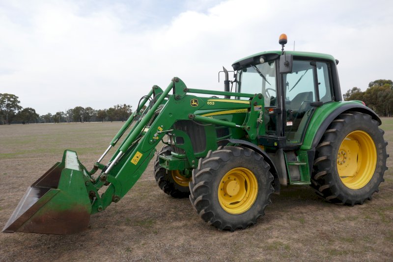 2009 John Deere 6330    105 HP Tractor with FEL