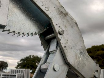 Under Auction - (A225) Cattle Head Bail 