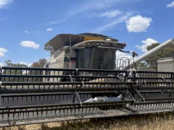 2012 Gleaner S77 Header with 2015 MidWest Durus Premium 41ft Front