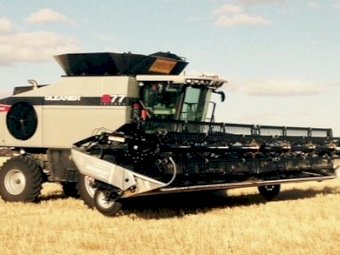 2012 Gleaner S77 Header with 2015 MidWest Durus Premium 41ft Front