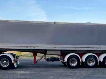 2004 Hamelex White Chassis Tipper