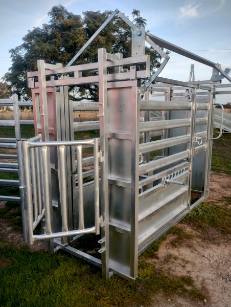 New Rich River Cattle Crush