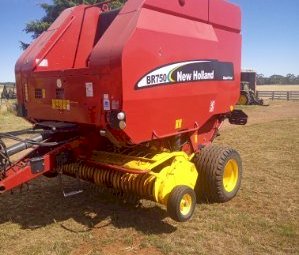 2005 New Holland BR750 Round Baler