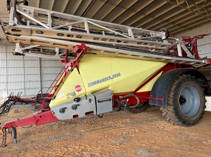 2016 Hardi Commander 8500 Boom Spray