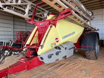 2016 Hardi Commander 8500 Boom Spray