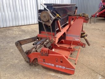 Kuhn HRB 2.5m power harrow with Seed Box