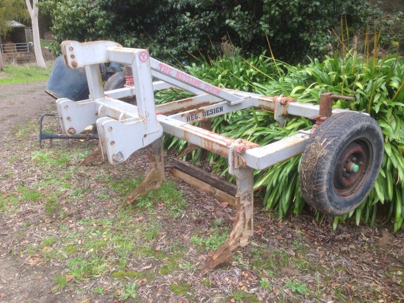 Yeomans 5 tyne deep ripper.