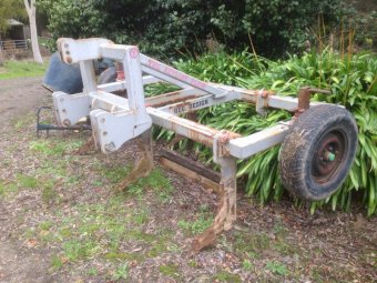 Yeomans 5 tyne deep ripper.