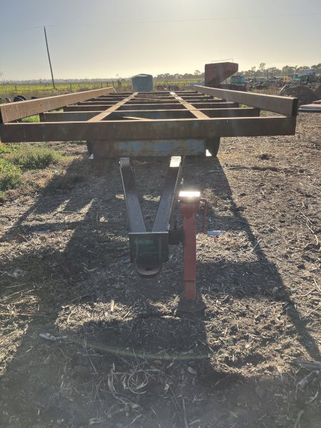 Tri axle hay trailer