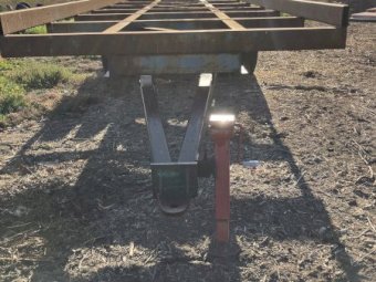Tri axle hay trailer
